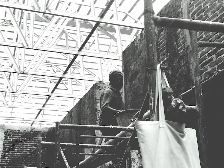 low-angle-view-man-standing-ceiling_1048944-4686927